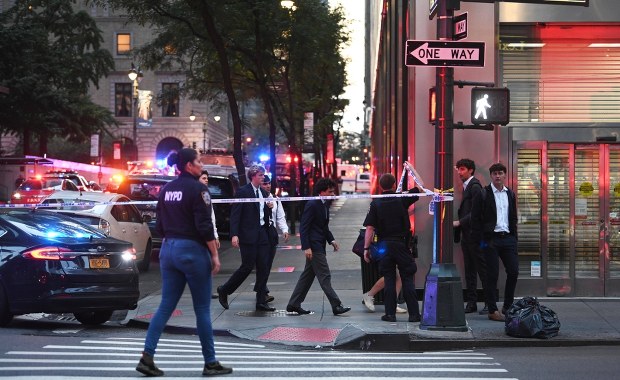 Strzelanina w sercu Manhattanu. Nie żyje co najmniej pięć osób, w tym policjant