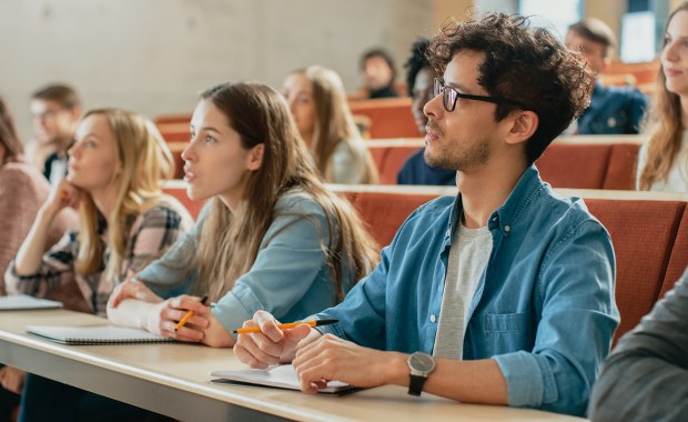 Studenci dzienni szukają pracy. "Bez pracy nie utrzymają się na studiach"