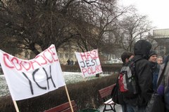 Studenci krakowskiej AGH protestowali w obronie zatrzymanego kolegi 