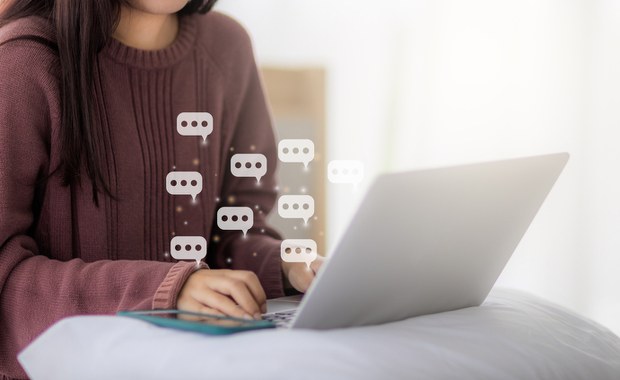 Studenci na zdalnym nauczaniu. Tak Uniwersytet Warmińsko-Mazurski szuka oszczędności