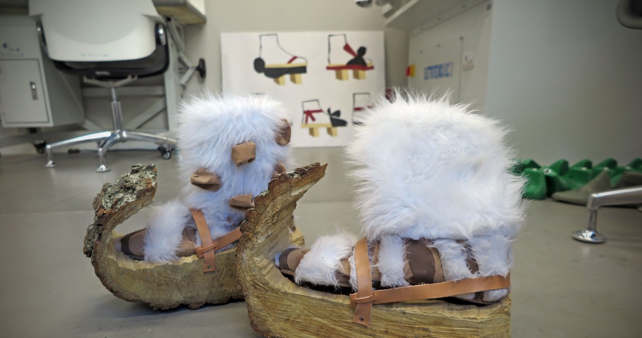 Studenci wzornictwa uczą się szyć buty. „Mierzyłem, muszę przyznać, że są bardzo wygodne”