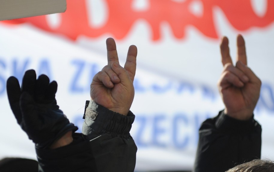 Studenci z Krakowa remontują mieszkania byłych opozycjonistów, którzy znaleźli się w trudnej sytuacji finansowej - informuje "Gazeta Polska Codziennie" /Marcin Bielecki /PAP