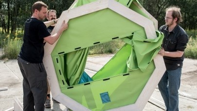 Studenci zbudowali schronienia dla uchodźców