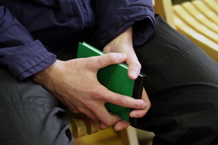 Student po odebraniu indeksu /Piotr Polak /PAP