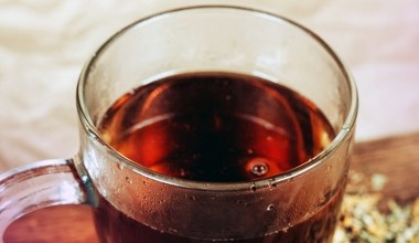 Stulatkowie z Sardynii popijają go codziennie. Prosta recepta na dużo energii i długowieczność