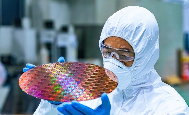 Stuprocentowe cła na półprzewodniki i chipy importowane do USA