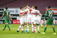 Stuttgart wygrywa z Augsburgiem. Dwóch Polaków z pełnym rozegranym meczem