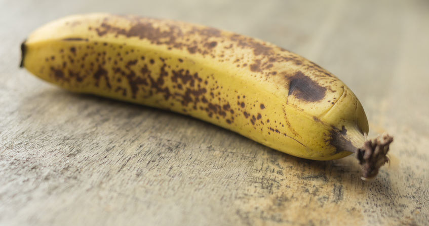 Stwierdzono, że fibroina spowalnia również proces dojrzewania bananów /123RF/PICSEL