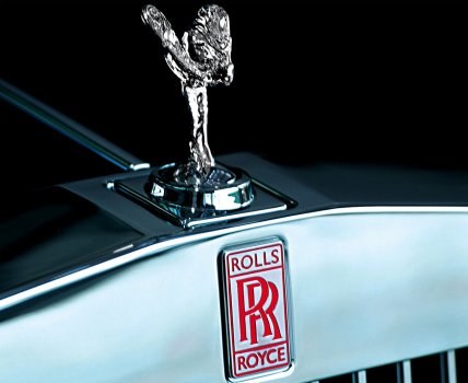 Stworzona z wielkiej miłości do kobiety figurka stała sie z czasem symbolem luksusu. /Rolls-Royce
