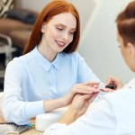 Stylistki robią go zamiast zwykłego frenchu. To najmodniejszy manicure jesieni