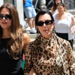 Stylizacja Kris Jenner idealna na lato. Modeluje sylwetkę i przyciąga wzrok