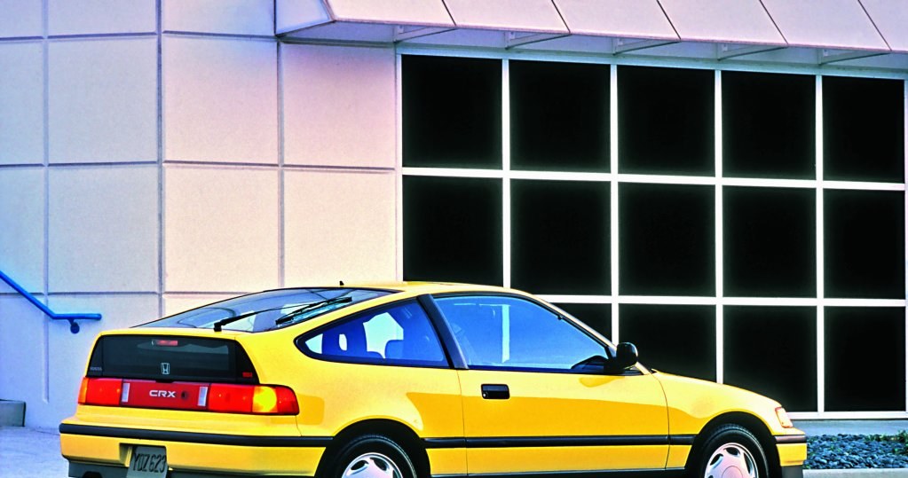 Stylizacyjny pierwowzór: Honda CRX korzystała z platformy ówczesnego Civica. Model zadebiutował w 1983 r., w 1987 r. pojawiła się druga generacja auta (na zdjęciu), której topowa odmiana miała silnik o mocy 150 KM. /Honda