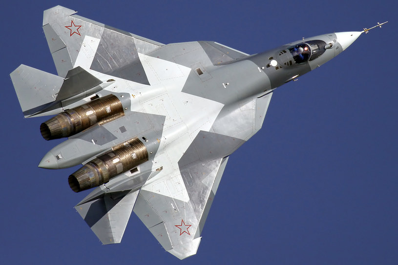 Su-57 to pierwszy rosyjski samolot z technologią stealth. Jest jedną z najbardziej tajemniczych konstrukcji Moskwy, której Rosjanie boją się użyć w Ukrainie, aby nie wpadła w ręce Ukraińców /Dmitry Zherdin