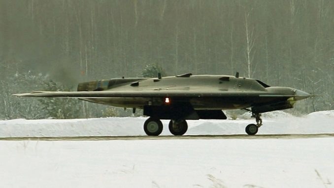 SU-70 Okhotnik - nowy rosyjski dron /Wikipedia