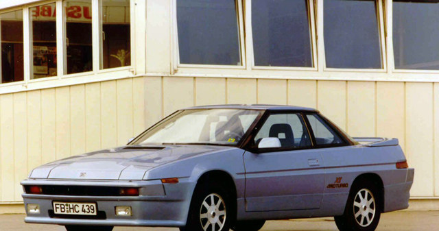 Subaru XT (1985-91): kanciasta linia i 4x4. /Subaru