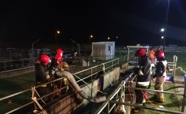 Substancja ropopochodna w oczyszczalni ścieków. Policja szuka sprawców