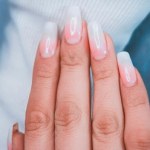 Subtelne blush nails. Zmysłowy manicure inspirowany rumieńcem policzków