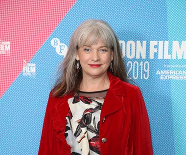 Sukces "Intymności" nie uczynił z Kerry Fox hollywoodzkiej gwiazdy. Aktorka świadomie wybiera niezależne produkcje, koncentrując się na współpracy z poszukującymi twórcami. W ostatnich latach mogliśmy ją oglądać m.in. "Jaśniejszej od gwiazd" Jane Campion, "Kwiecie szczęścia" Jessiki Hausner czy "Projektantce" Jocelyn Moorhouse.