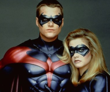 Sukces "Słodkich zmartwień" sprawił, że Silvertone zaczęto proponować większe filmy. Aktorka zagrała m.in. w superprodukcji "Batman i Robin" (1997), gdzie wcieliła się w Kobietę-Kota. Mimo iż film okazał się kasowym sukcesem - zarobił na całym świecie aż 240 milionów dolarów - krytyka nie zostawiła na produkcji Joela Schumachera suchej nitki; Silverstone zaś otrzymała za swą rolę Złotą Malinę dla najgorszej aktorki drugoplanowej.
