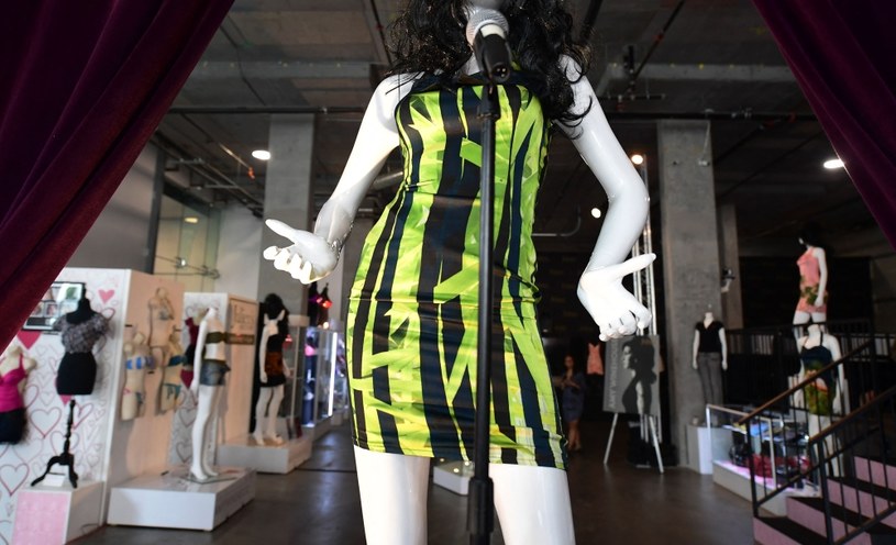 Sukienka Amy Winehouse została sprzedana na aukcji za ponad 240 tys. dolarów /AFP