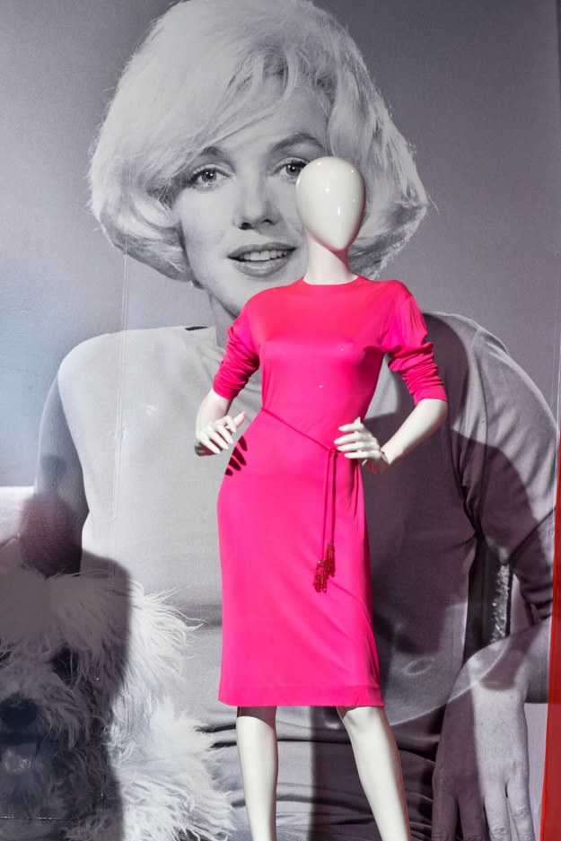 Sukienka Marilyn Monroe sprzedana na aukcji /Valerie MACON / AFP /East News