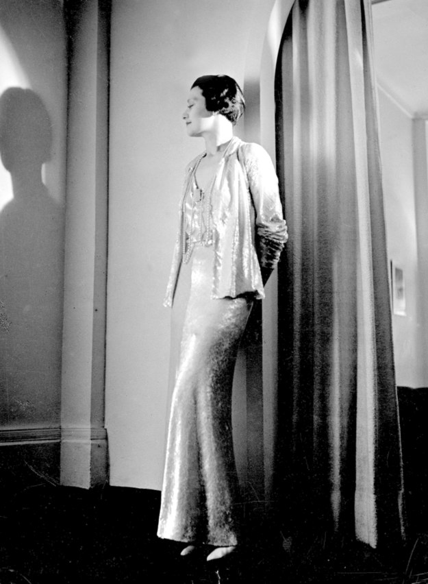 Suknia Chanel z kolekcji z lat 30. XX wieku /PAP/Photoshot