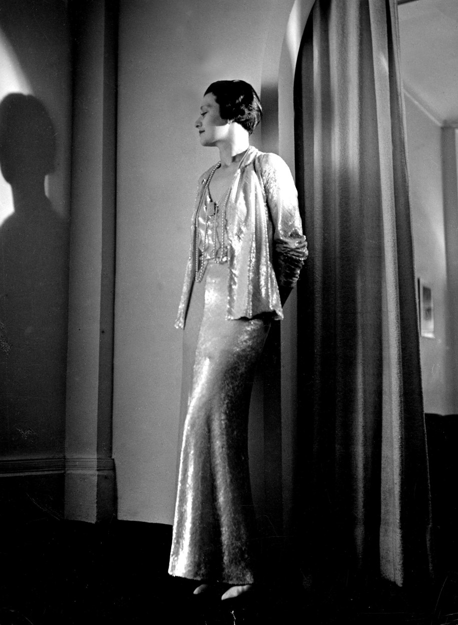 Suknia Chanel z kolekcji z lat 30. XX wieku /PAP/Photoshot