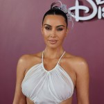 Suknia Kim Kardashian z "jednej nitki". Hit czy kicz?