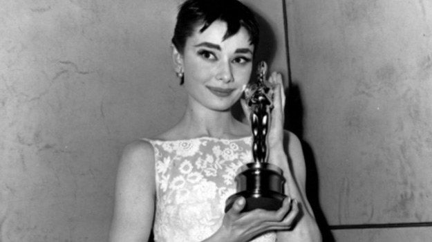 Suknia przyniosła Audrey Hepburn szczęście - w postaci Oscara /materiały prasowe