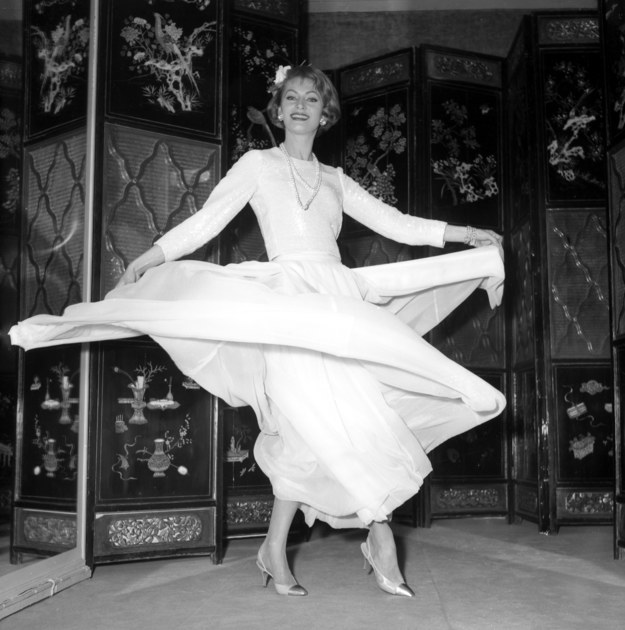 Suknia z kolekcji Lato 1963 /PAP/Photoshot