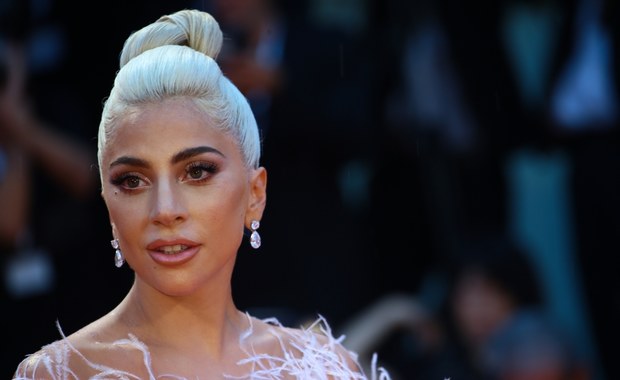 Suknia ze starego warmińskiego drewna prezentem dla Lady Gagi