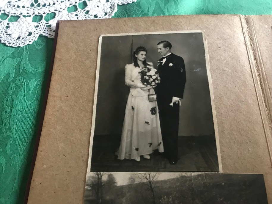 Suknię ślubną miała uszytą ze... spadochronu /Marcin Buczek /RMF FM