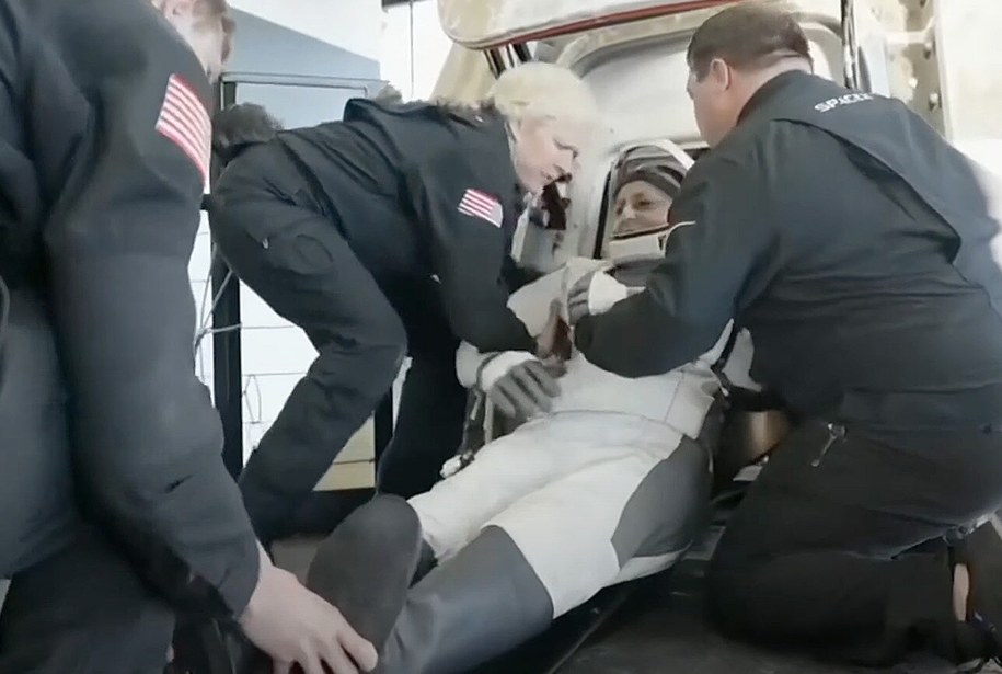 Sunita "Suni" Williams po wylądowaniu na Ziemi /NASA VIDEO FRAME GRAB HANDOUT /PAP/EPA