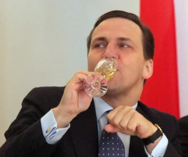 "Super Express": "Sikorski, zapłać za kolację!"