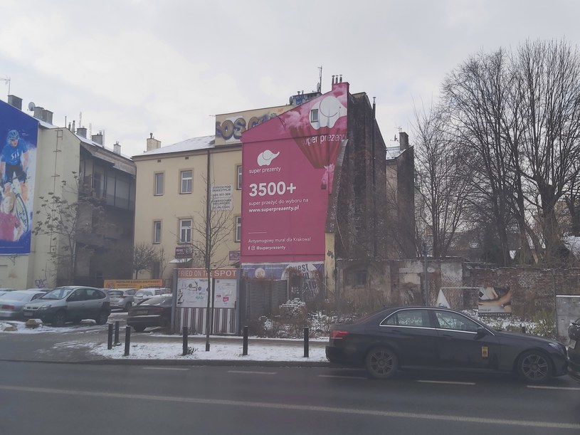 Super Prezenty inwestują w mural oczyszczający powietrze -tym razem w Krakowie! /INTERIA.PL/materiały prasowe