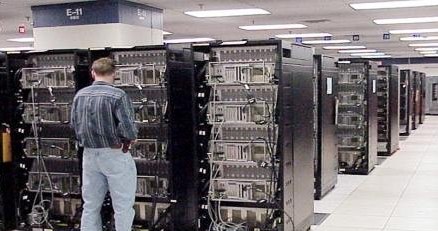 Superkomputery przyszłości będą zużywać ogromne ilości energii i będą narażone na liczne awarie /AFP