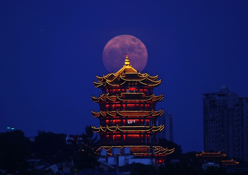 Superksiężyc i pełnia - co to jest? /Zhou Guoqiang/Xinhua News/East News /East News