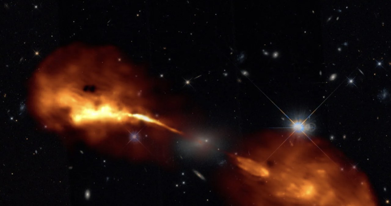 Supermasywna czarna dziura Hercules A uchwycona przez sieć LOFAR /materiały prasowe