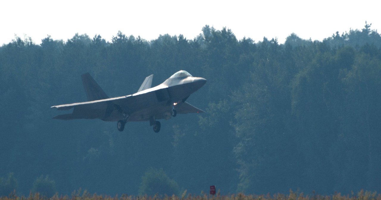Supernowoczesne F-22 Raptor wylądowały w Łasku