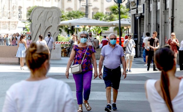 Superozdorwieniec z Włoch ma rekordową odporność po Covid-19, ale... nie może dostać przepustki