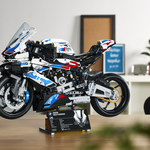 Supersportowy motocykl BMW odtworzony z klocków Lego