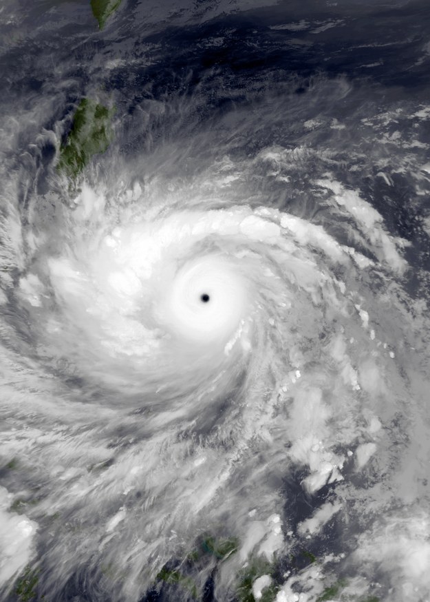 Supertajfun Haiyan w szczycie intensywności 7 listopada /NASA, LAADS Web, HDF File processed by Supportstorm /Wikimedia