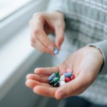 Suplementy są dziś łatwo dostępne i popularne. Czy zawsze są nam potrzebne?