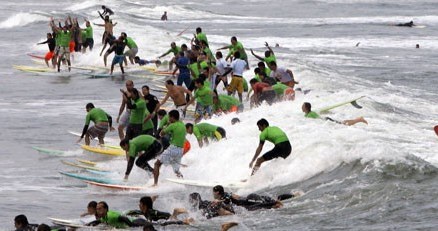 Surferzy na plaży w Santos pobili rekord! /AFP