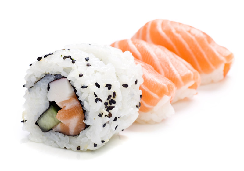 Surowy łosoś jest popularnym składnikiem sushi &nbsp; /&copy; Panthermedia