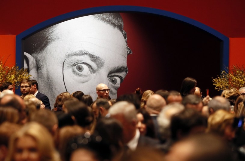 Surrealistyczne rzeźby były wypożyczone ze Szwajcarii na wystawę /MAXIM SHIPENKOV    /PAP/EPA