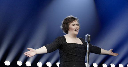 Susan Boyle jeszcze rok temu była bezrobotną gospodynią domową /Sony Music