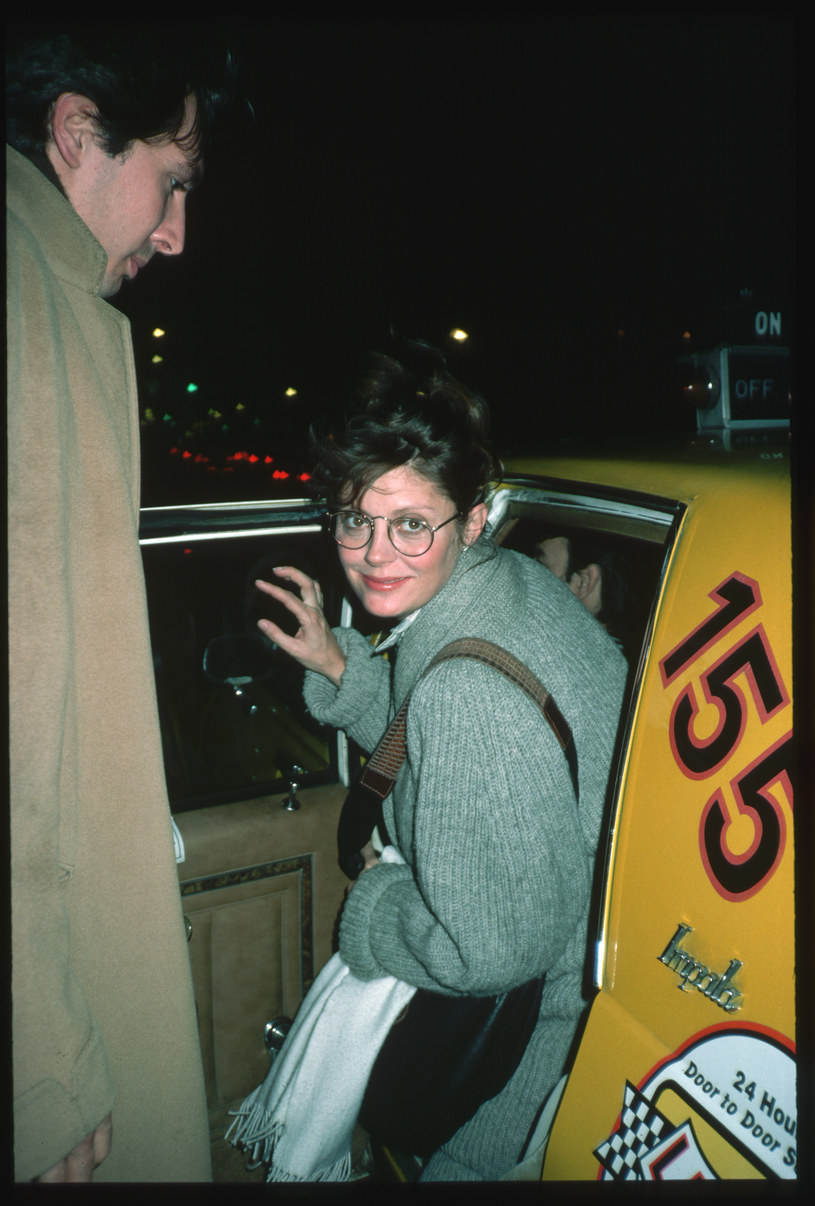 Susan Sarandon wysiadająca z nowojorskiej taksówki /LGI Stock/Corbis/VCG /East News