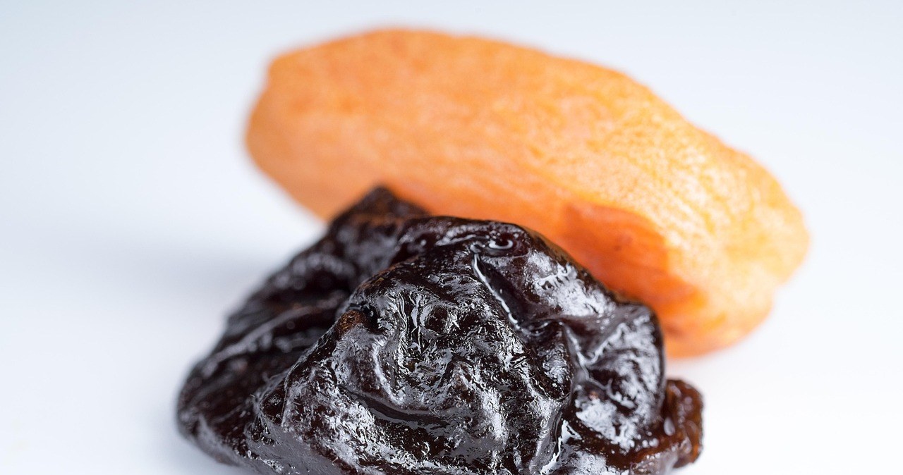 Сушені сливи - ефективний помічник при проблемах з травленням /pixabay.com