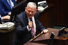 Suski na mównicy w trybie "z przyzwyczajenia". W Sejmie "bałagan, krzyki, cyrk"